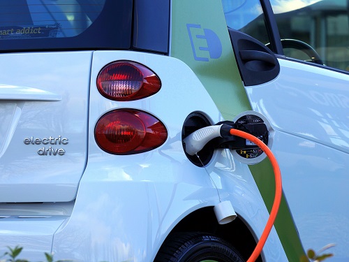 Sustainability-in-Tech : Electric Roads Promise 70% Smaller Car Batteries